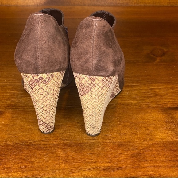 Beverly Feldman chocolate Brown Suede Snakeskin Wedge booties sz 9 - Picture 9 of 15